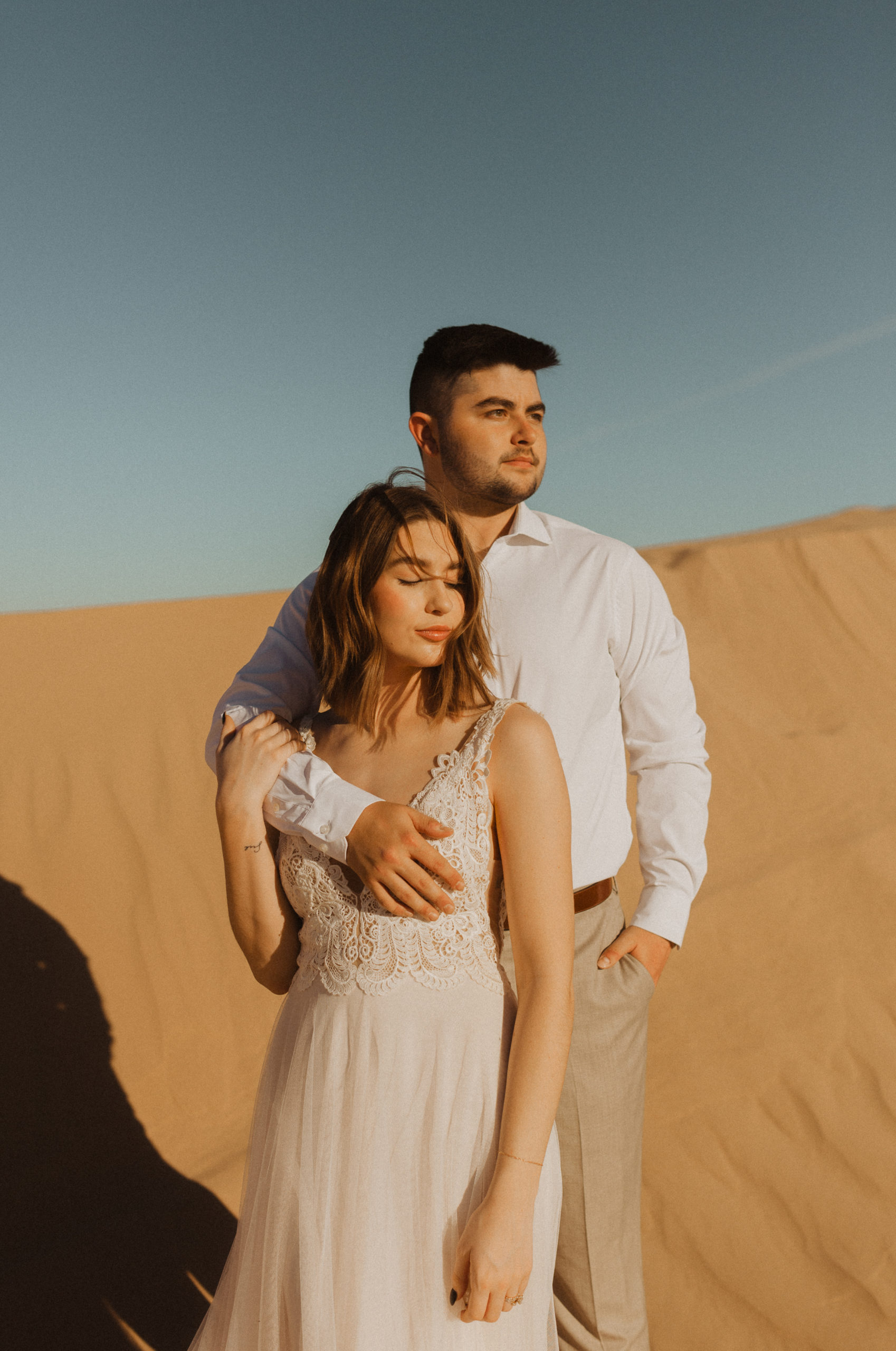 glamis-sand-dunes-elopement-couple-winter-midday